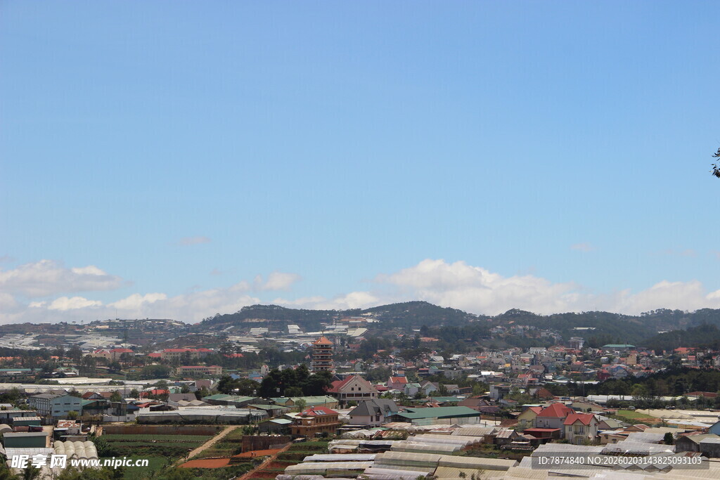 越南城市远景与远山景观