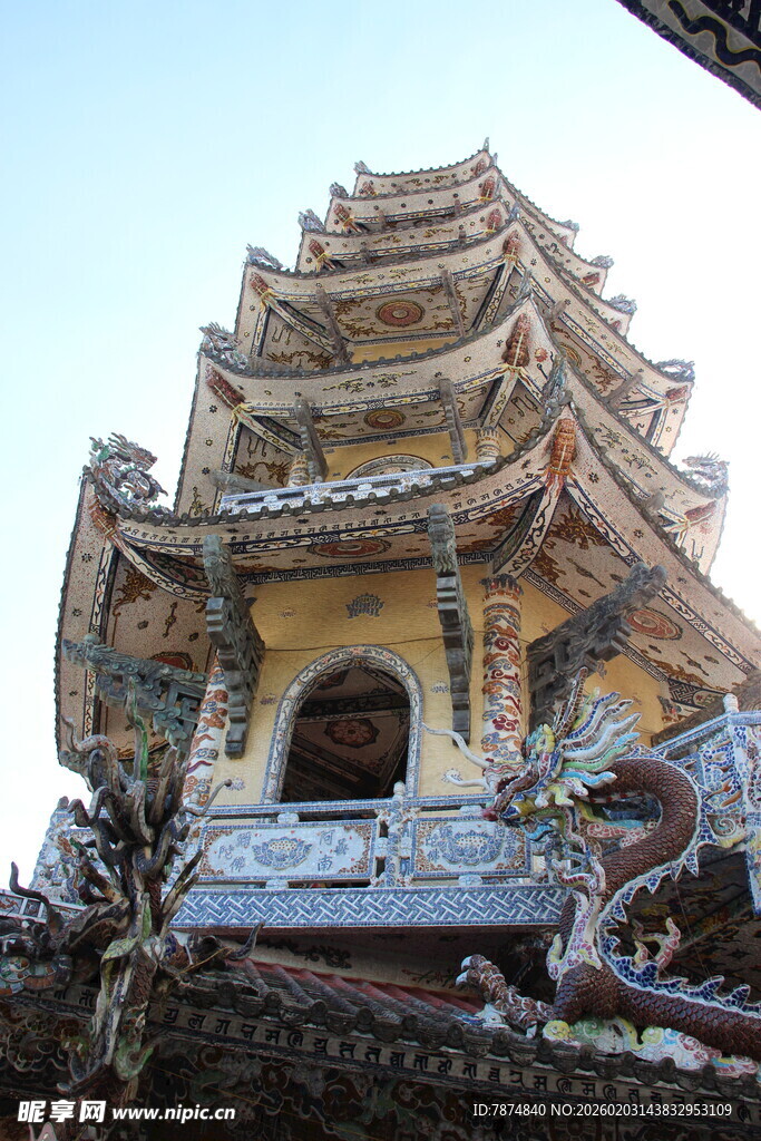 越南古老精美多层中式塔楼