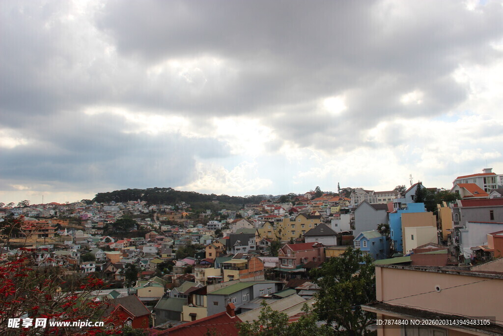 越南多彩山城俯瞰图