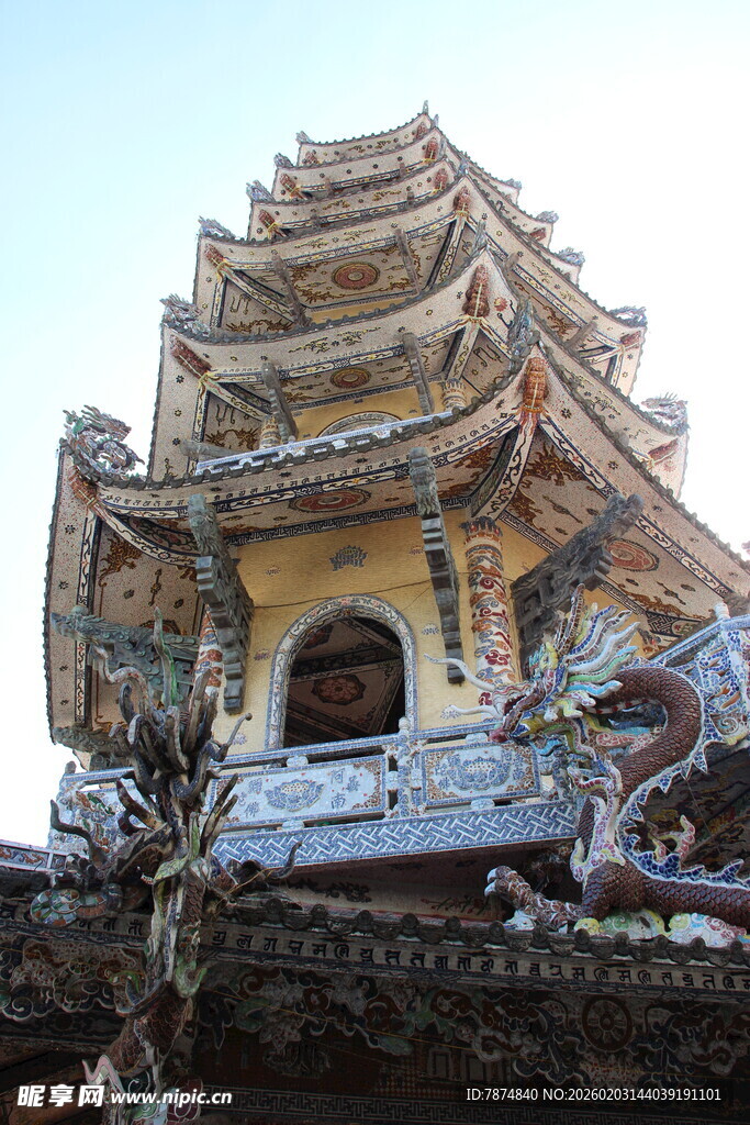 越南古老精美中式塔楼建筑