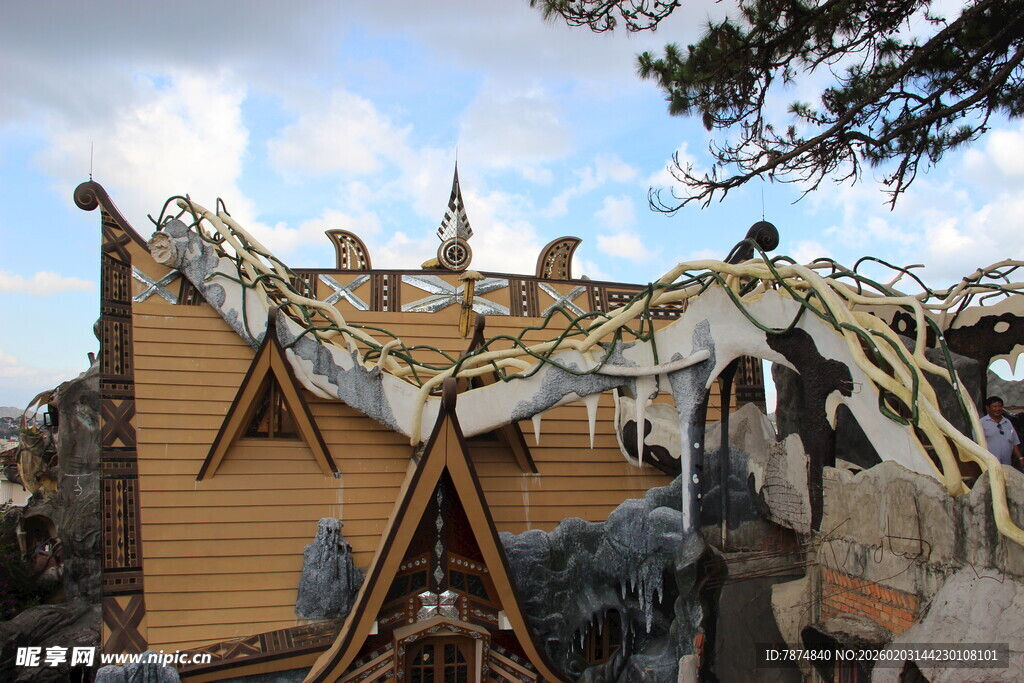 越南户外木质建筑与装饰布置