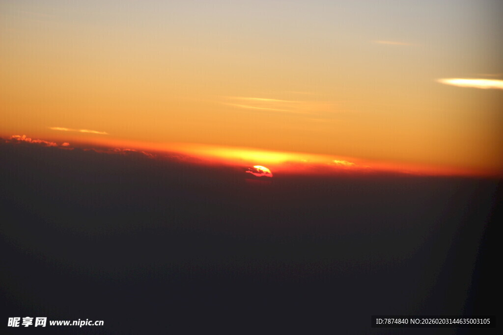 越南机窗视角的壮丽日落景观