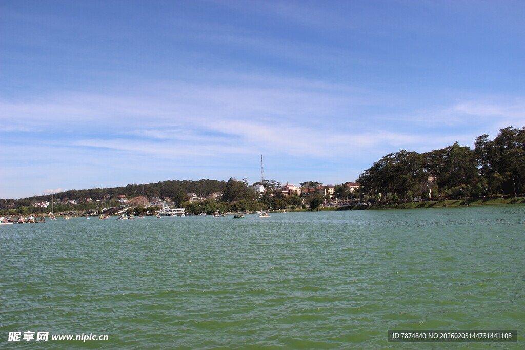 越南湖畔风光 绿意盎然的景致