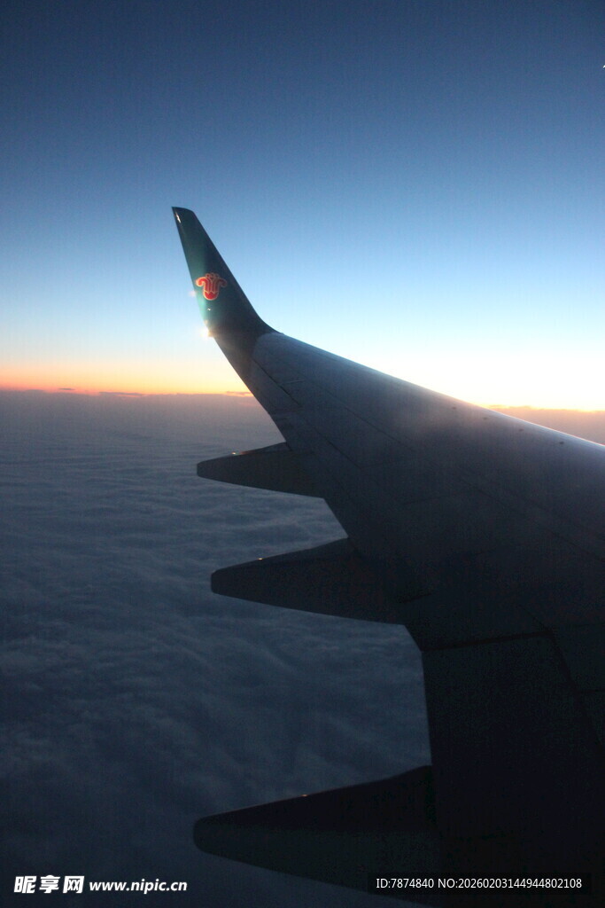 越南飞机机翼上的壮丽天际