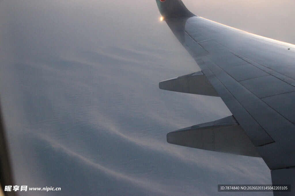 越南飞机机翼视角下的云海