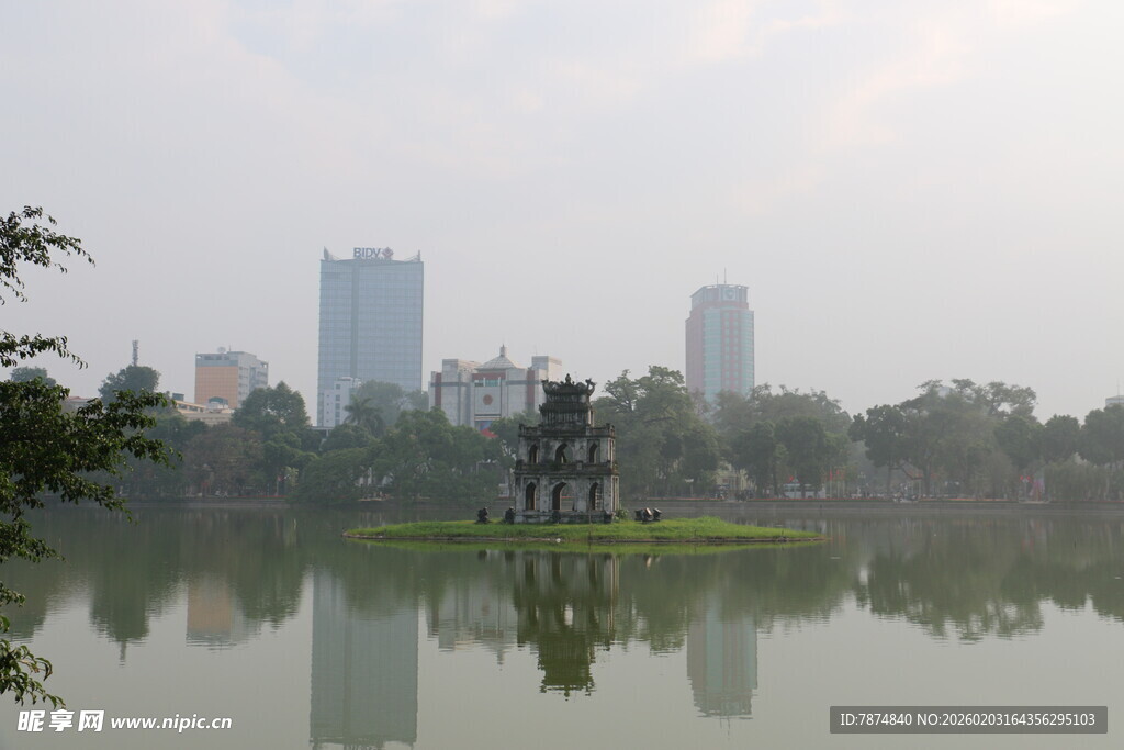 越南城市湖畔景观