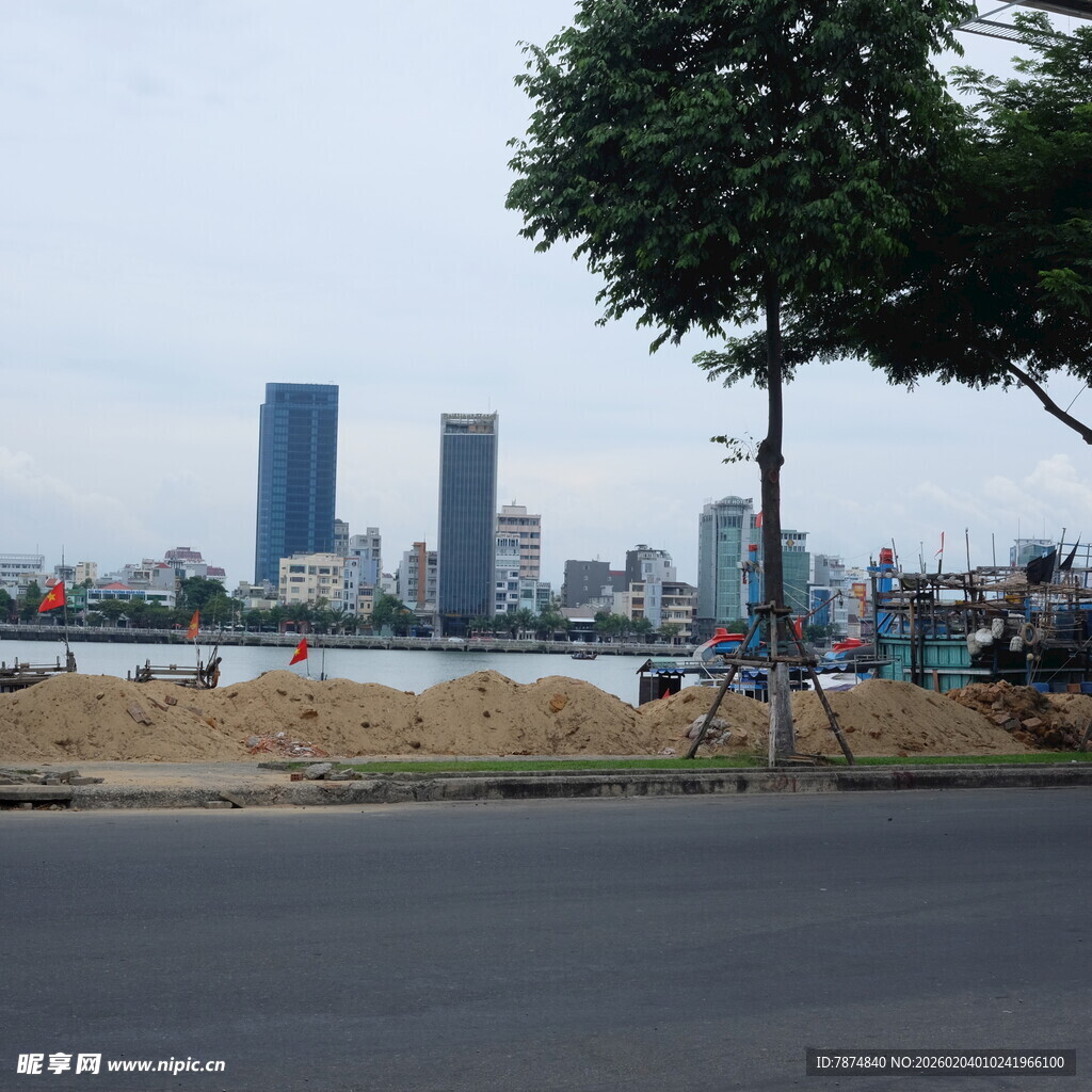 越南城市江边风景