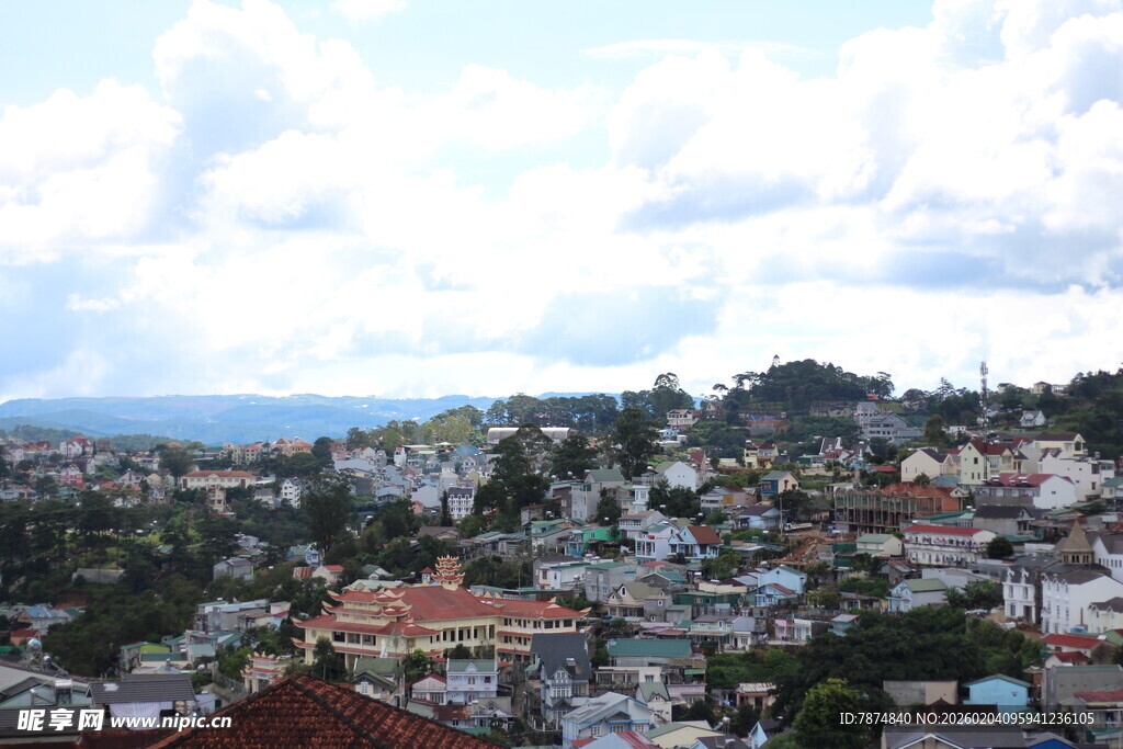 越南俯瞰多彩城镇景观