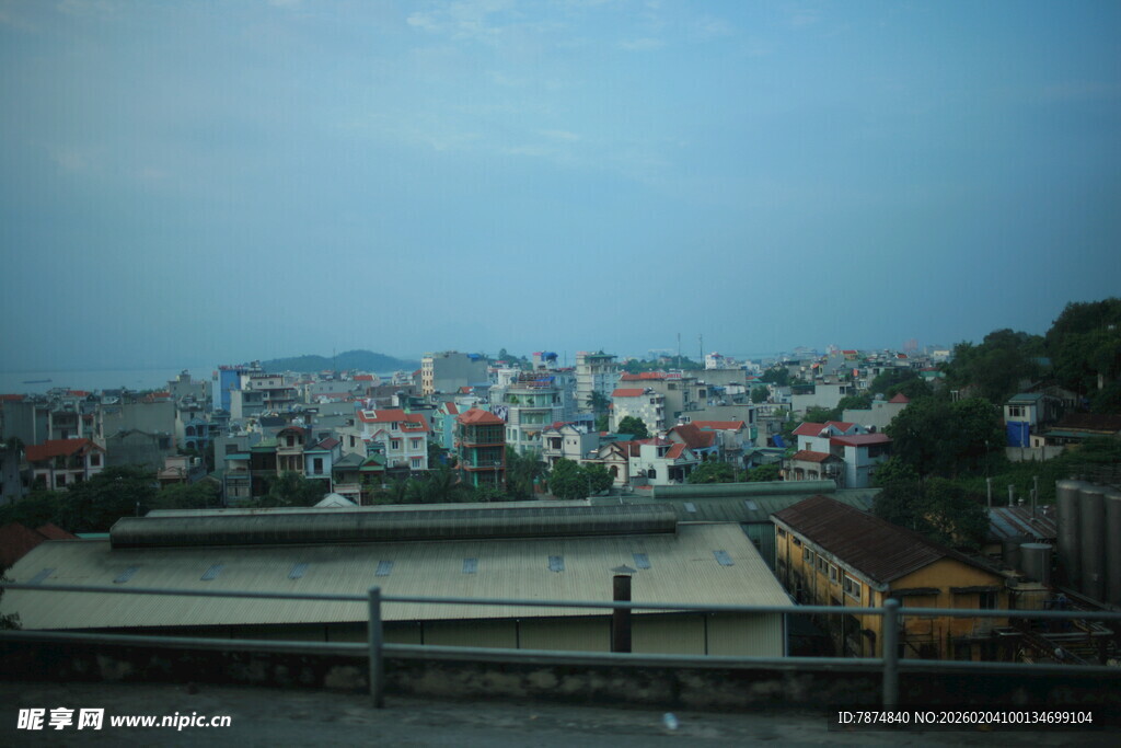 越南俯瞰多彩城市建筑群