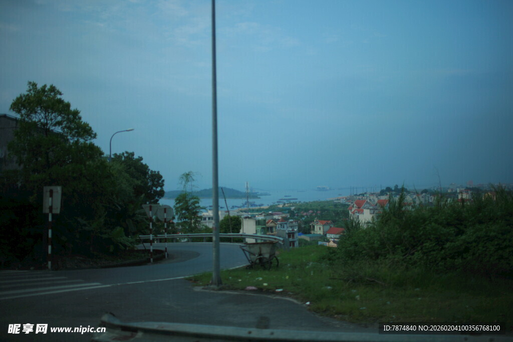 越南城郊道路风景
