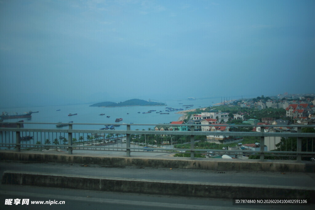 越南海边城市风光远眺