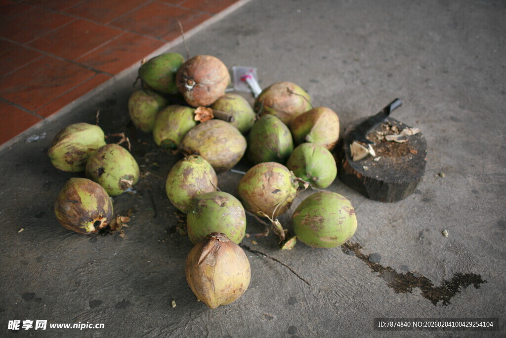 越南地上堆放的椰子