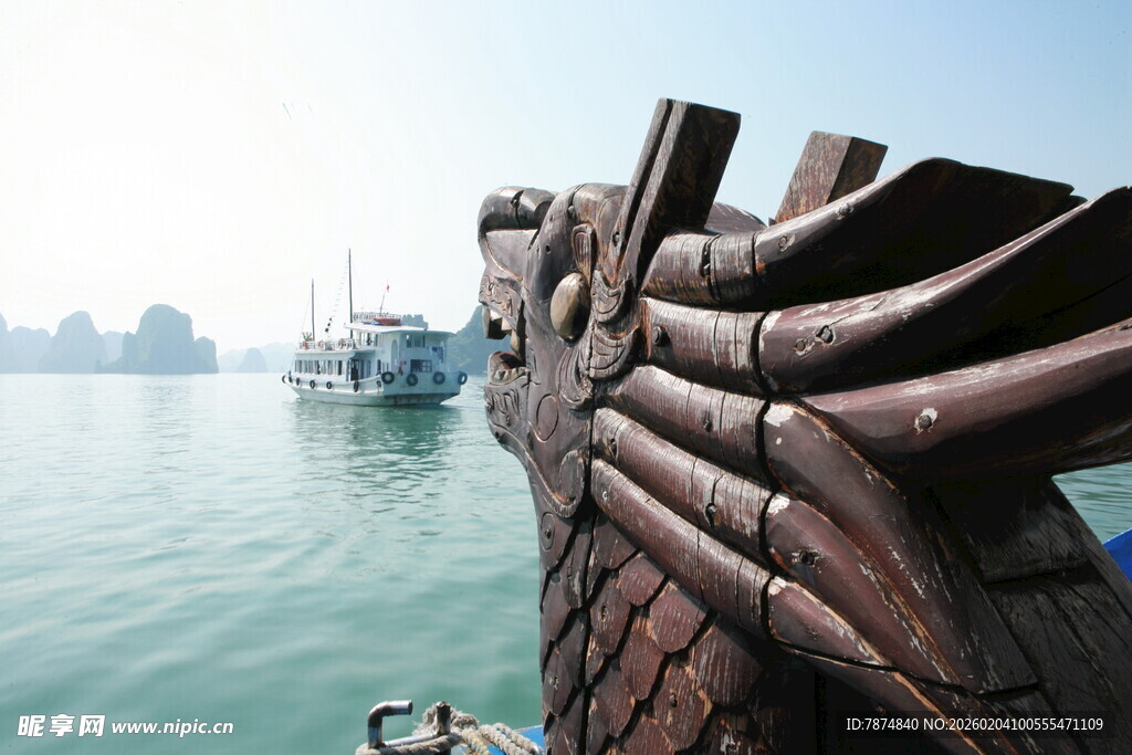 越南龙头雕塑望宁静水域