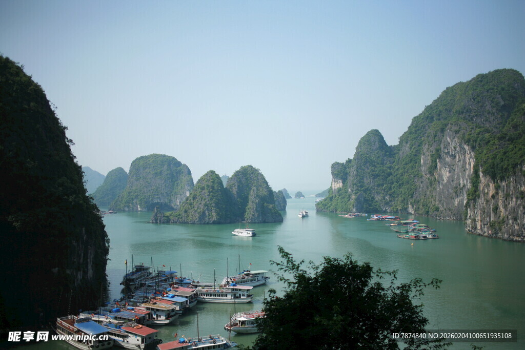 越南越南下龙湾美丽山水风光