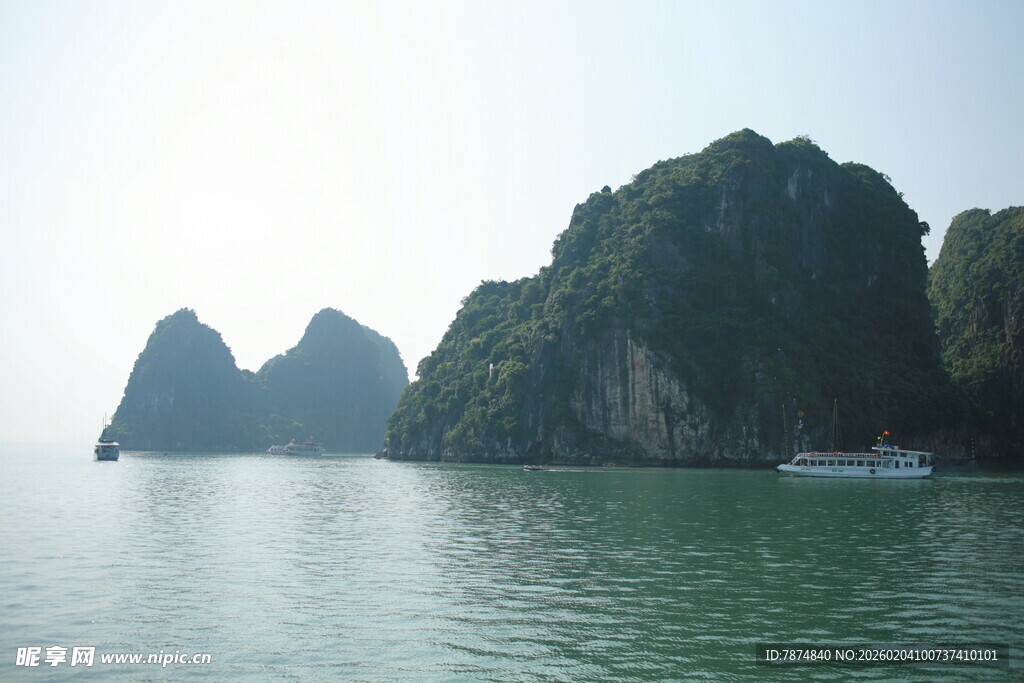 越南海上奇峰 宁静的山水景致