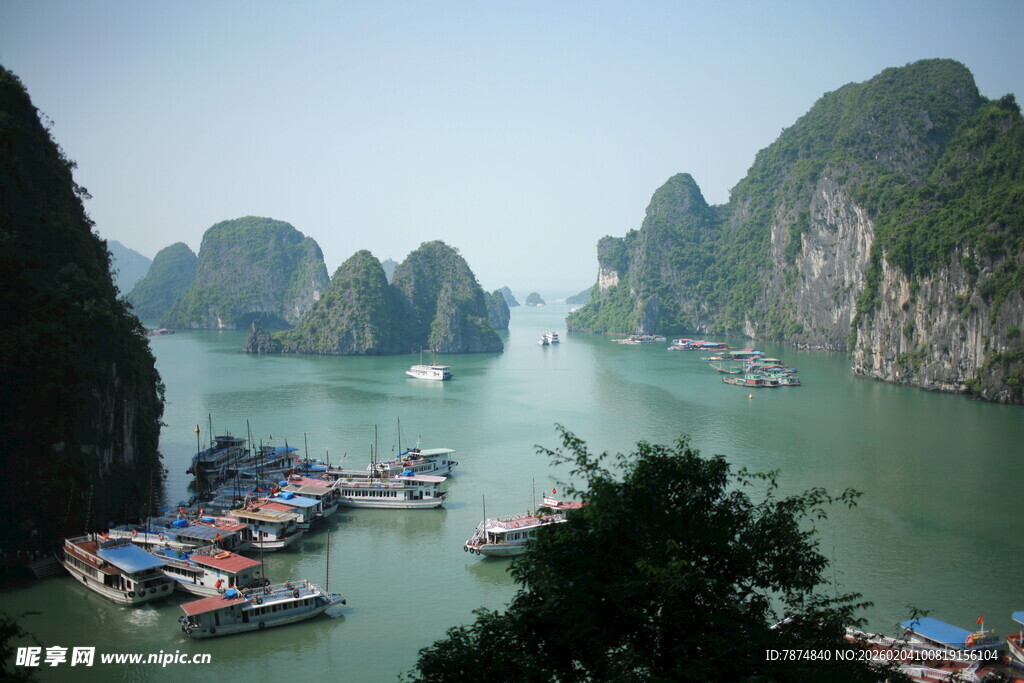 越南越南下龙湾美丽水上风光