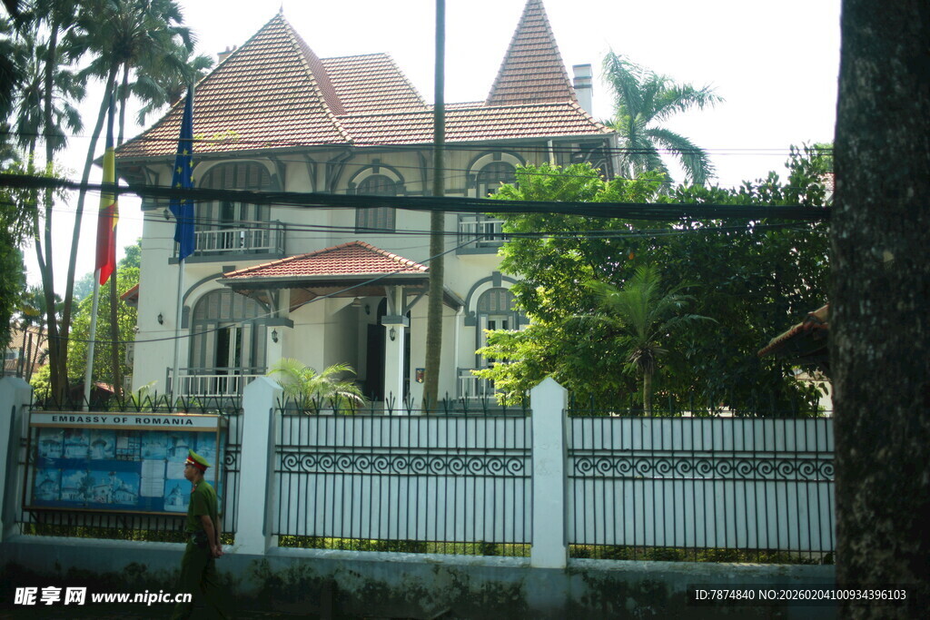 越南欧式风格建筑与绿植景观