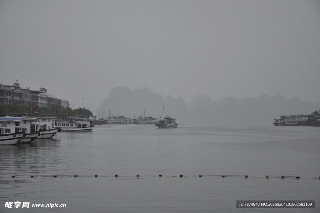 越南雾中湖畔景致