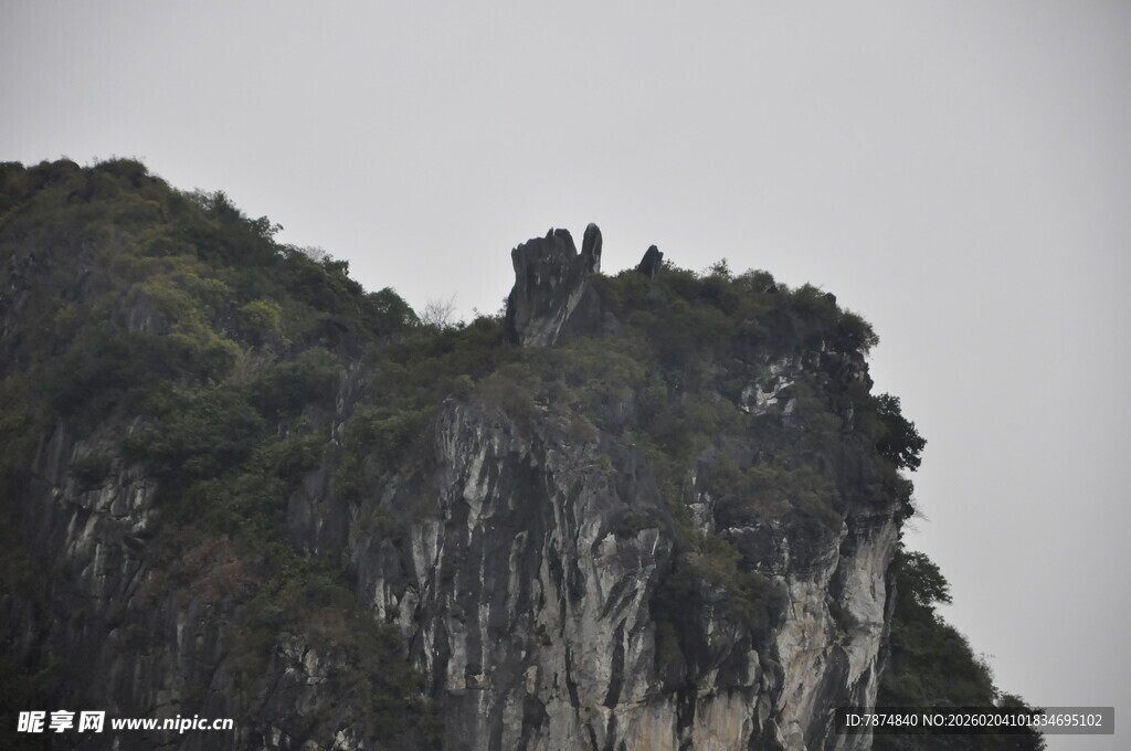 越南险峻山峰景色