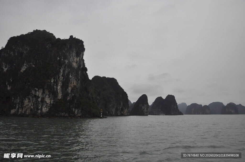 越南海上嶙峋怪石景观