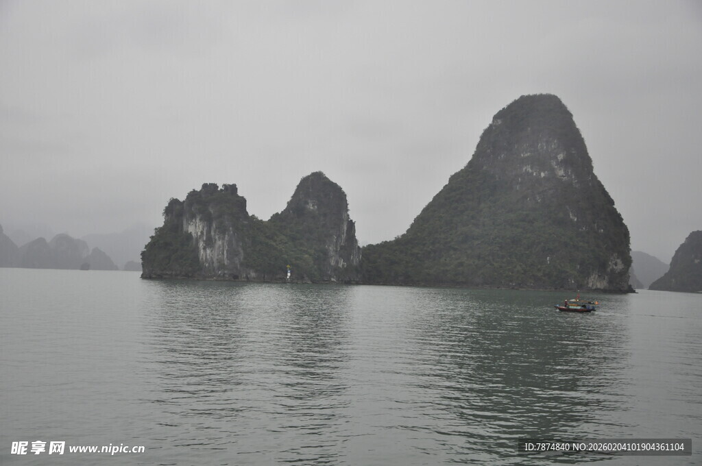 越南海上奇峰 静谧山水景致