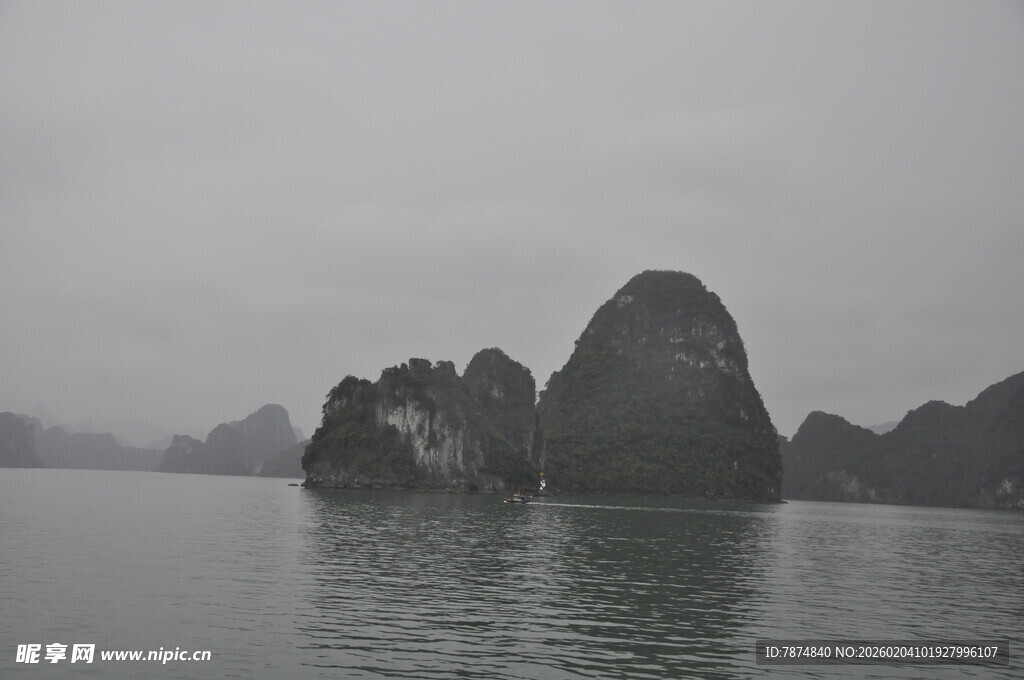 越南海上奇峰 朦胧美景