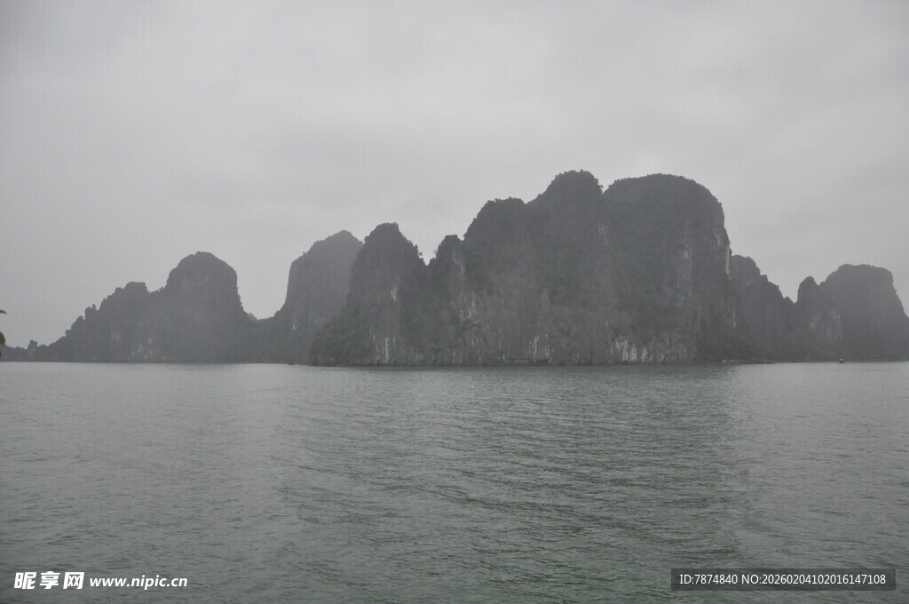 越南海上奇峰 云雾中的壮丽景观