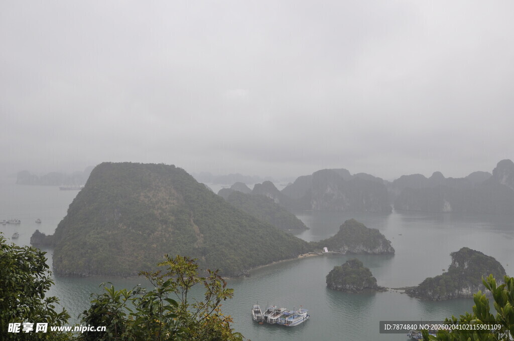 越南下龙湾雾中美景