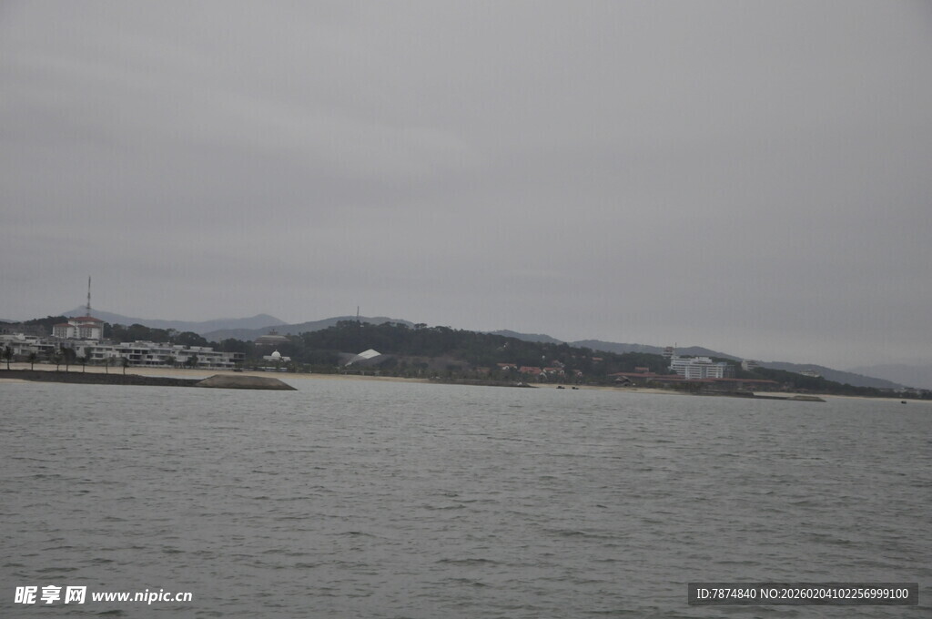 越南湖畔远景 自然风光静谧处