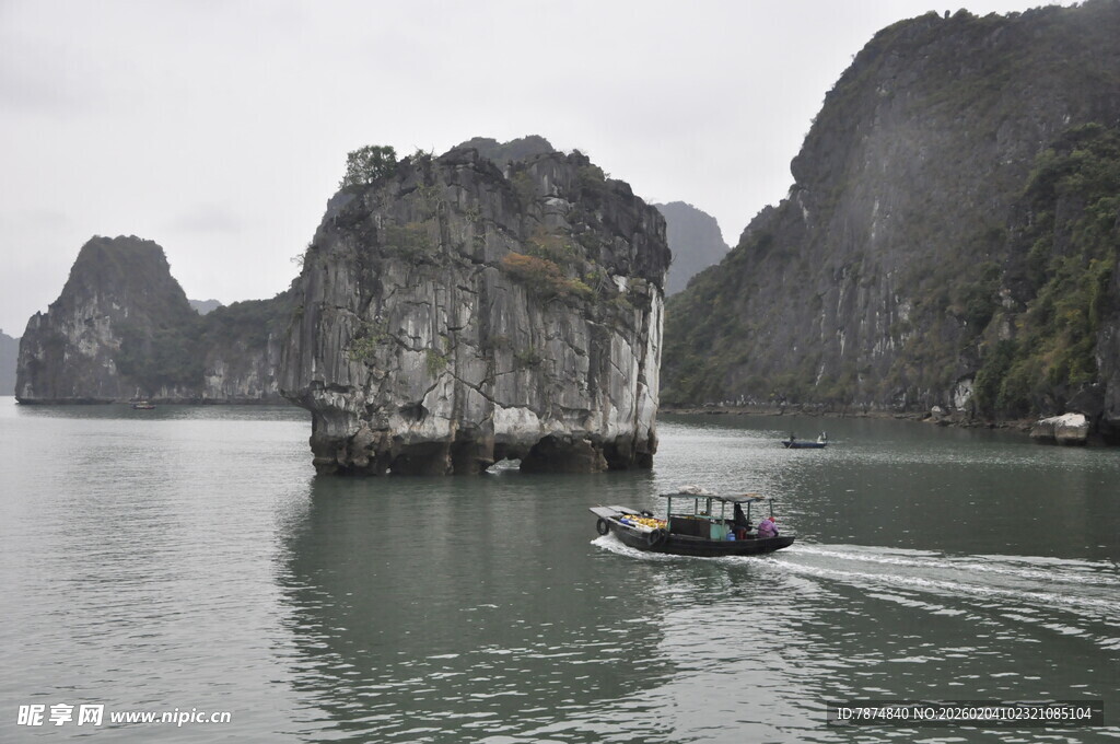 越南下龙湾的水上风光