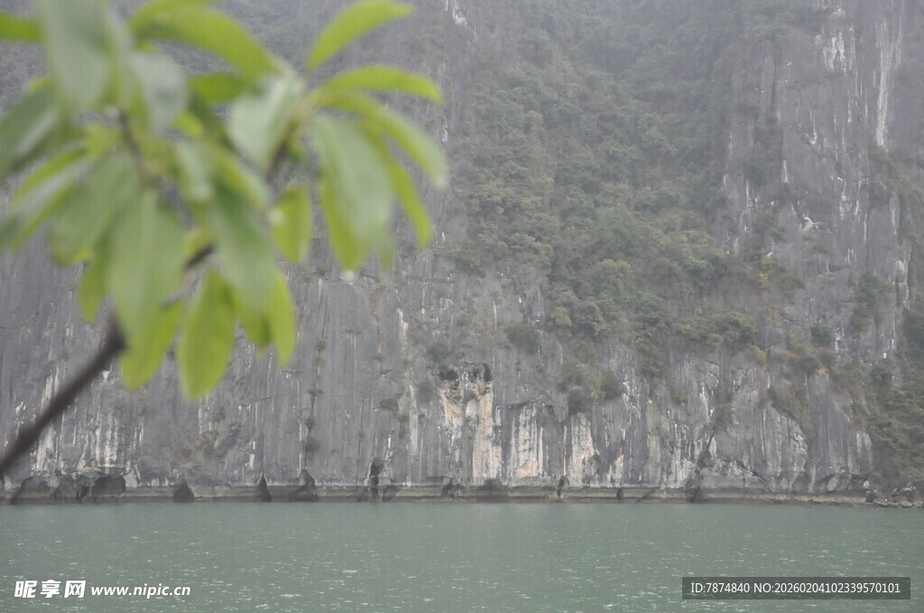 越南山水间绿意盎然的景致