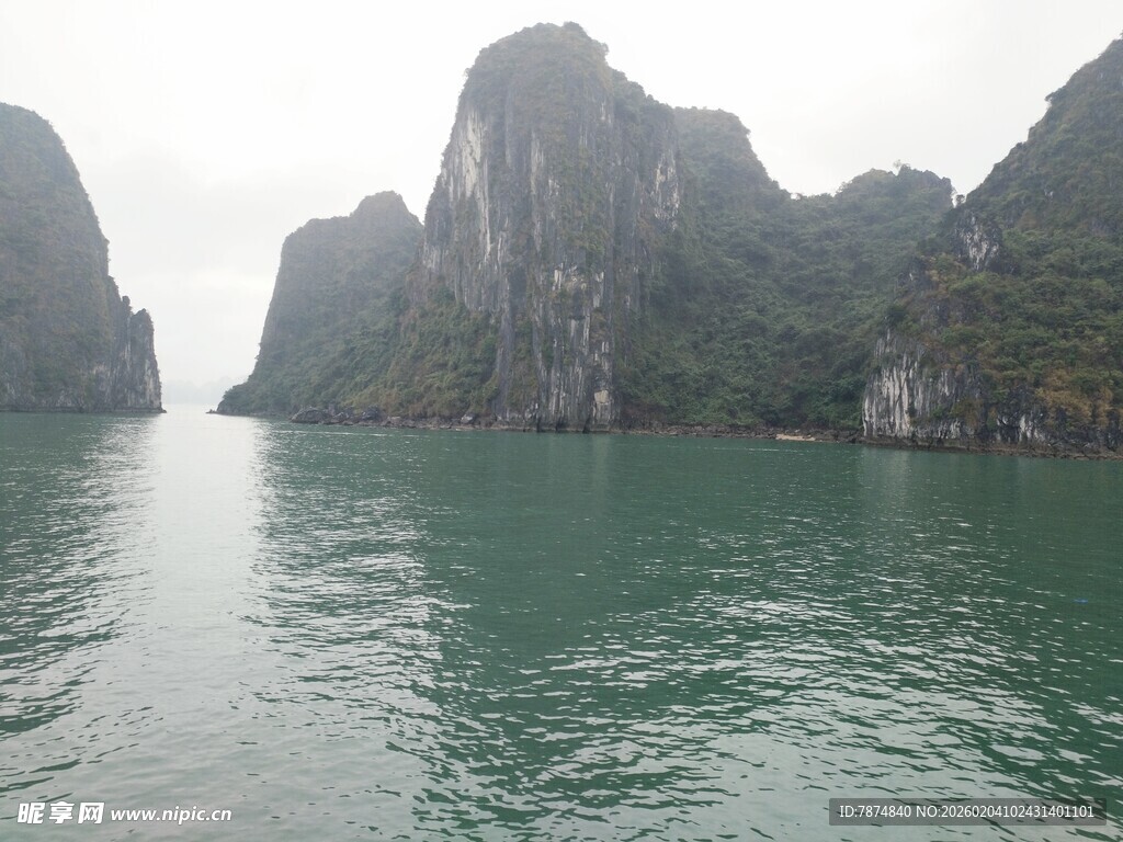 越南海上喀斯特奇景风光