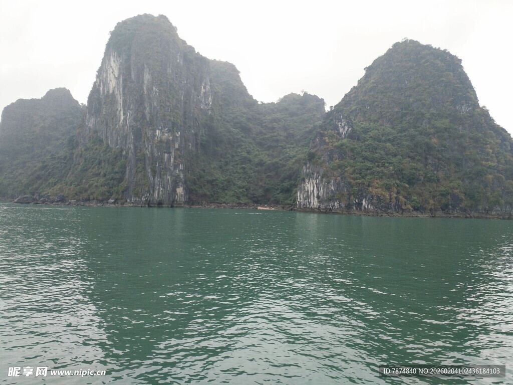 越南下龙湾美丽山水风光