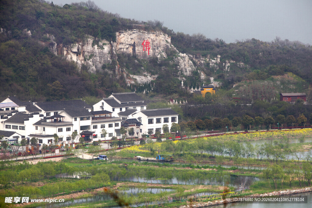 江南山水间的白墙村落