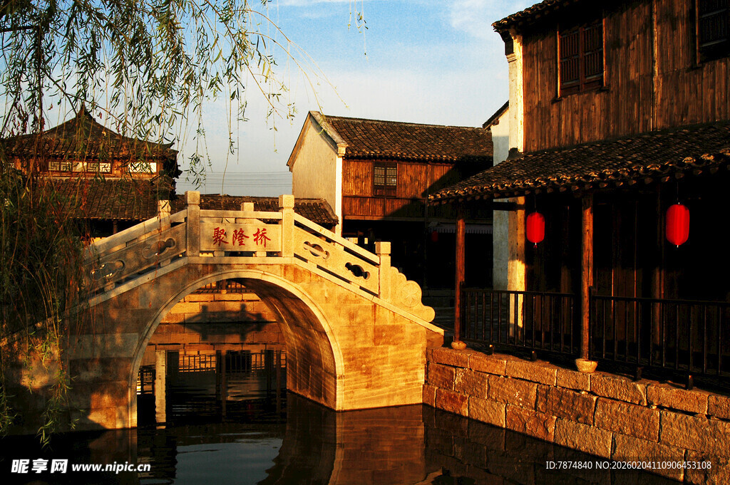 江南水乡古桥与民居美景