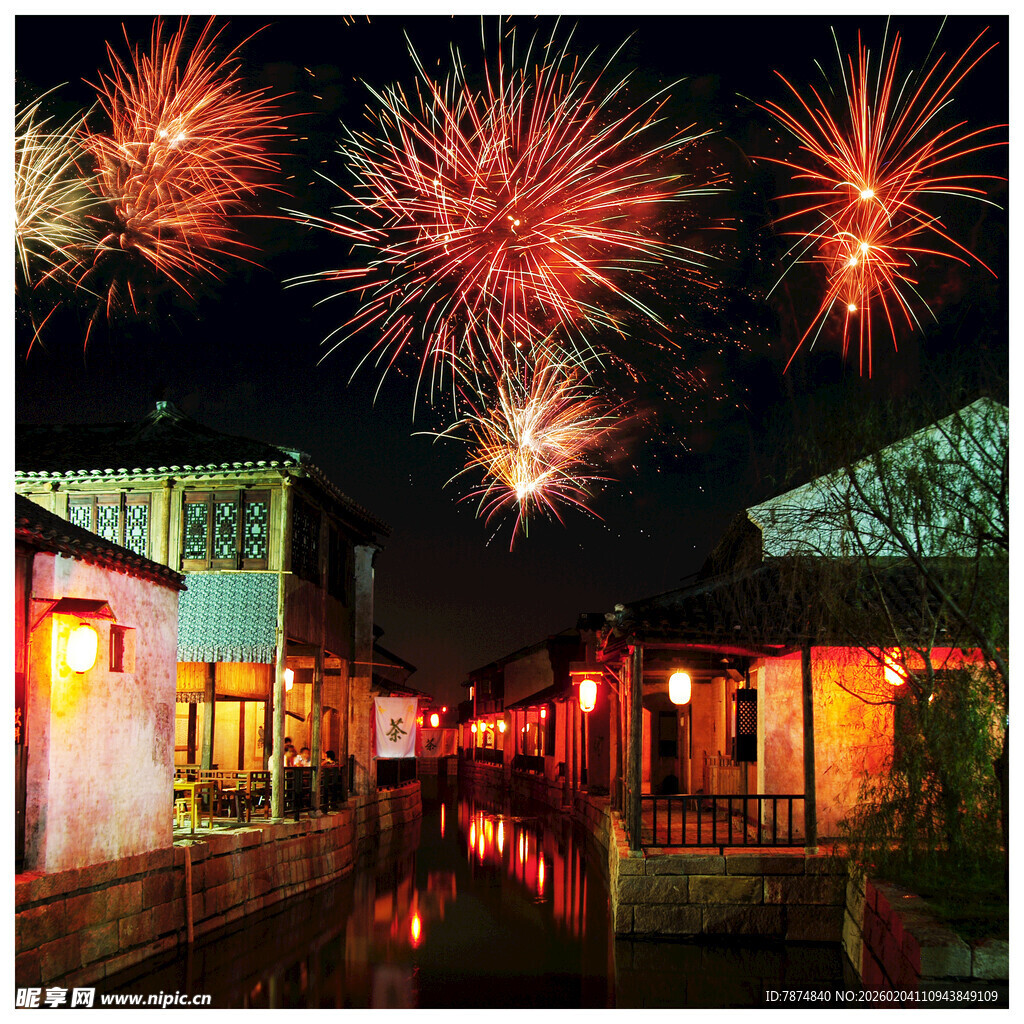 水乡夜景烟花绽放