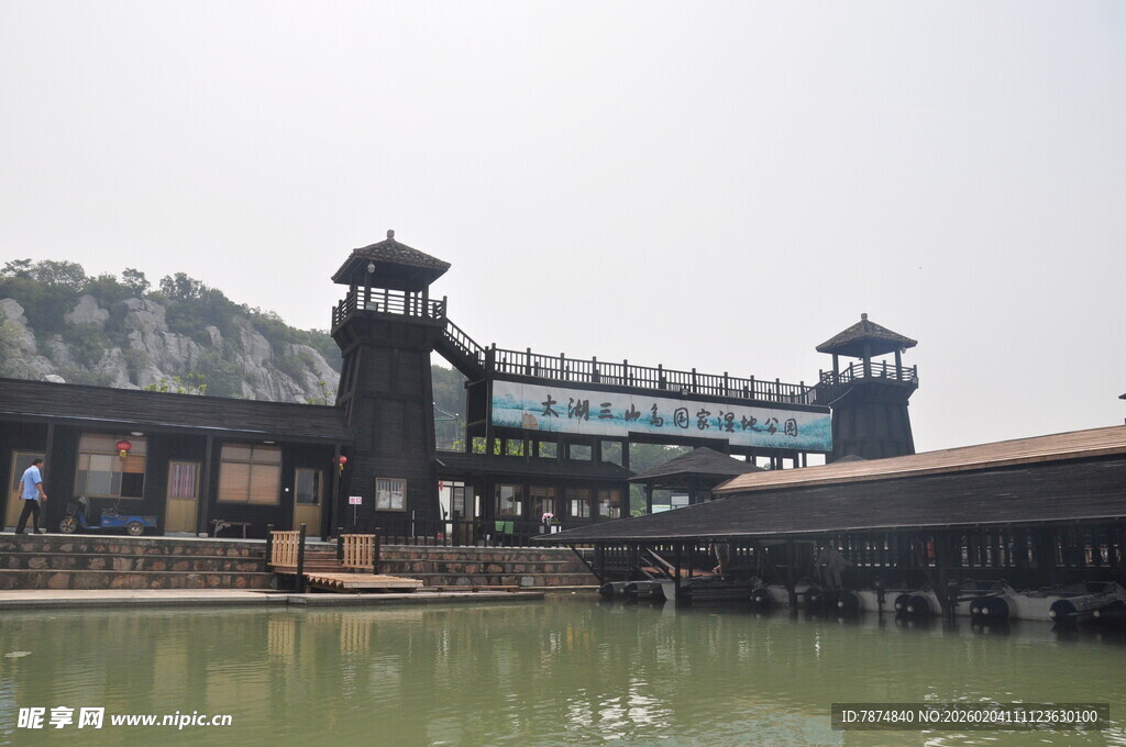 古色古香的水边建筑景观