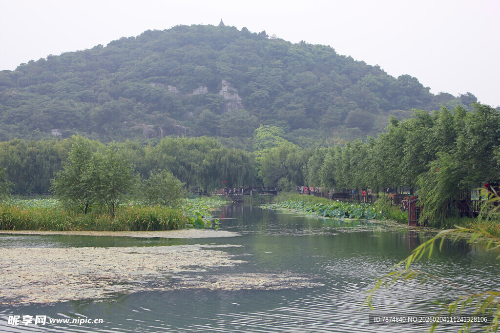 山水相依的自然美景
