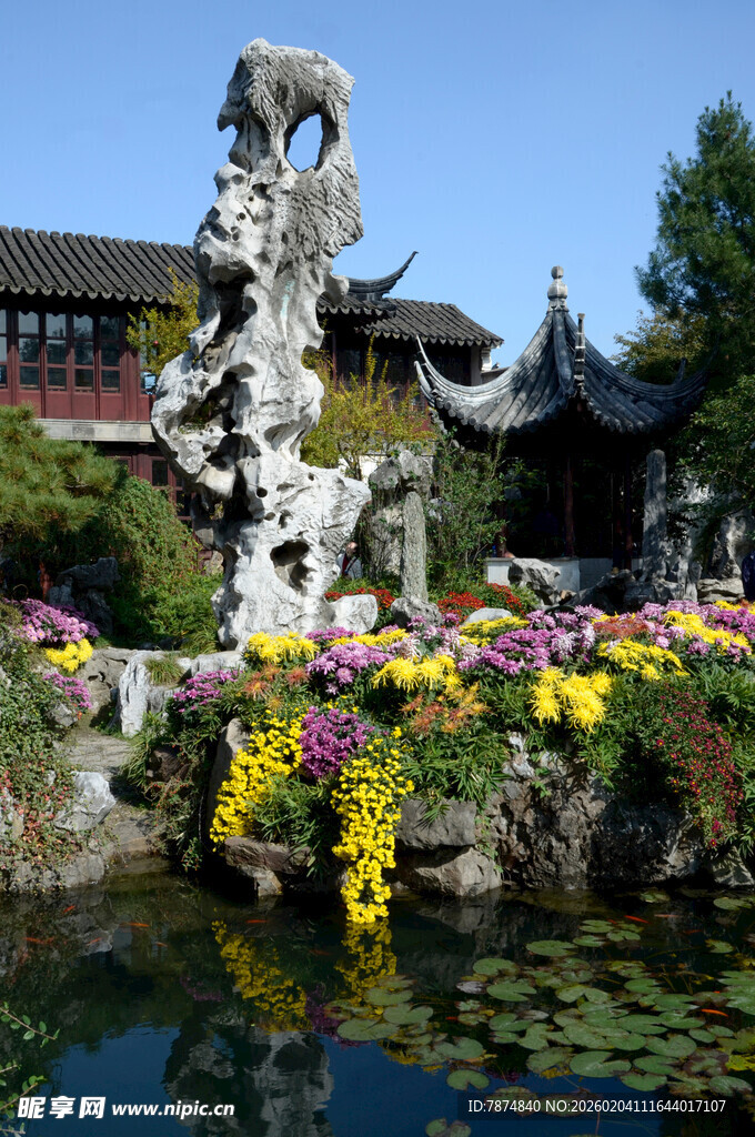 中式园林假山花卉景观