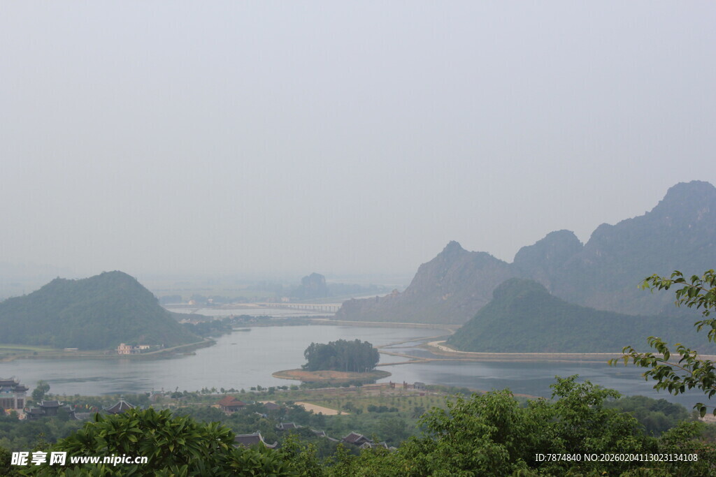 越南山水相依的秀丽风光