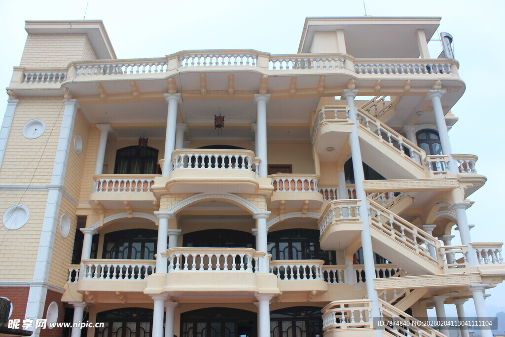 越南豪华多层欧式风格别墅