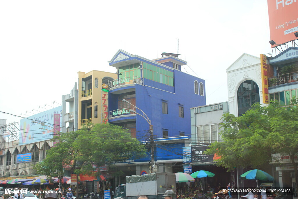 越南城市街道多彩建筑景象