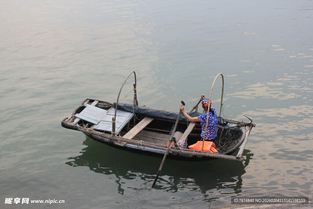 越南江上孤舟渔夫