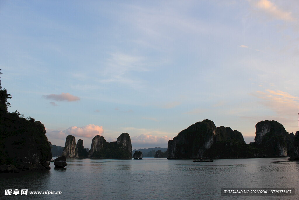越南越南下龙湾美丽黄昏景色