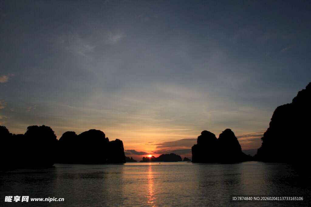 越南海上日落 远山剪影美景