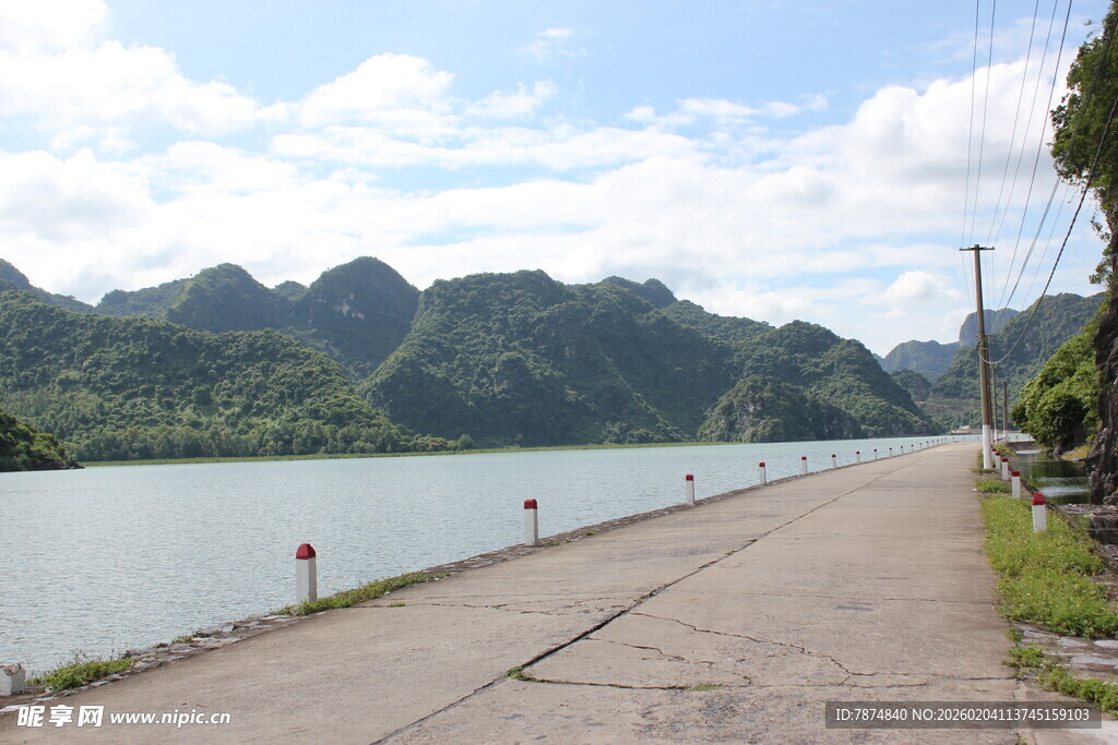 越南湖畔长径 远山碧水好风光