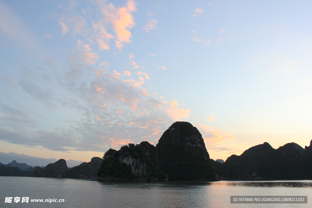 越南黄昏下的山水美景