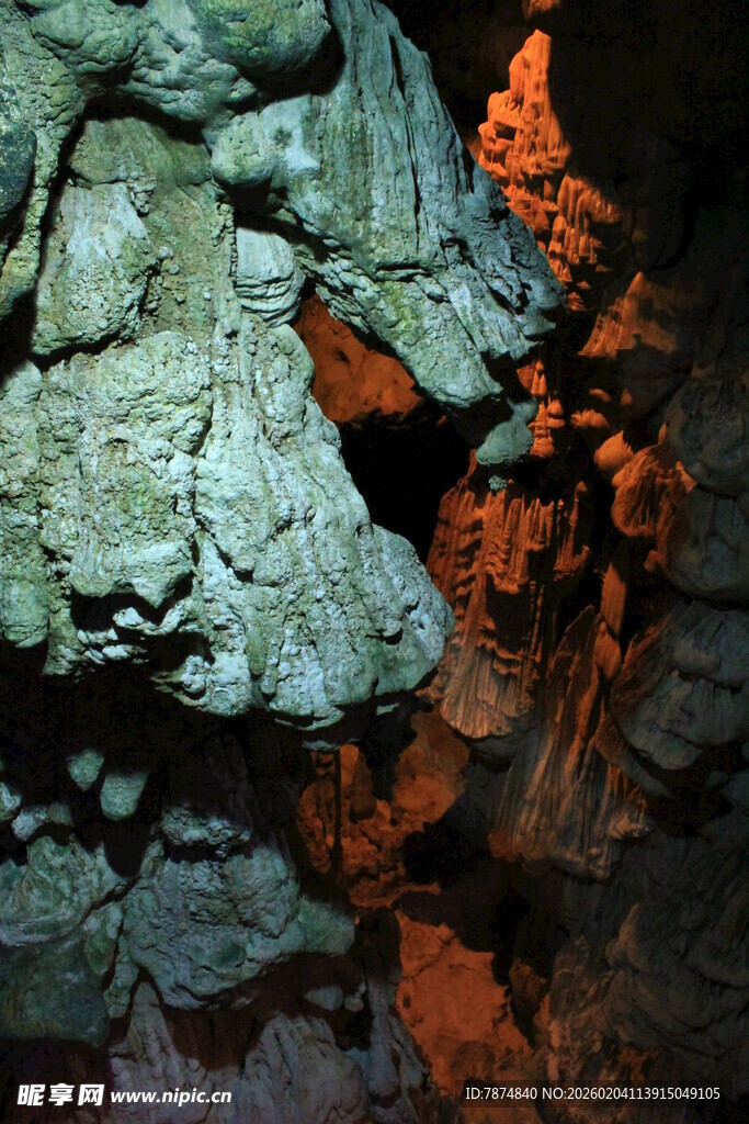 越南洞穴内奇特的岩石景观