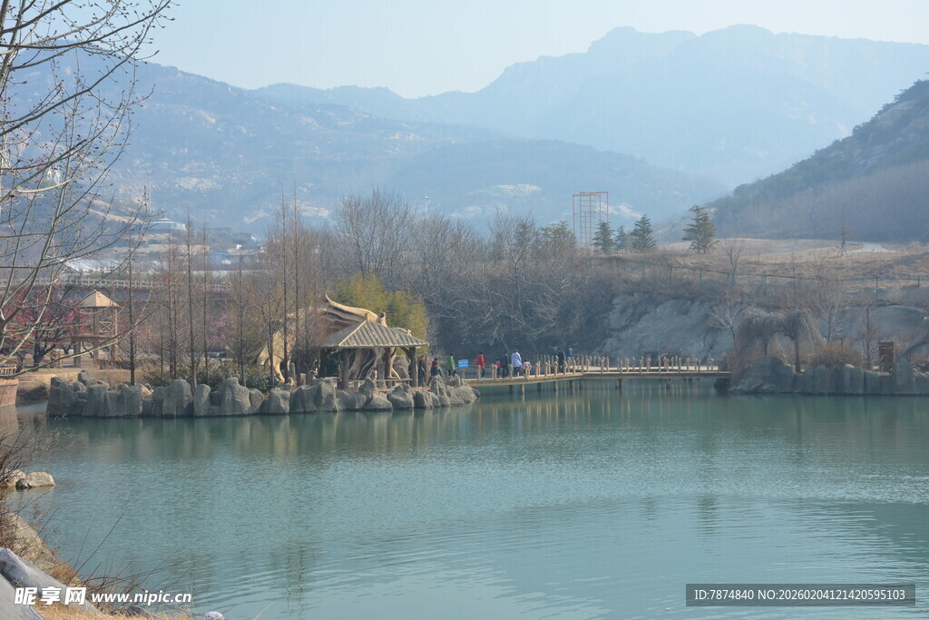 湖畔山水景致