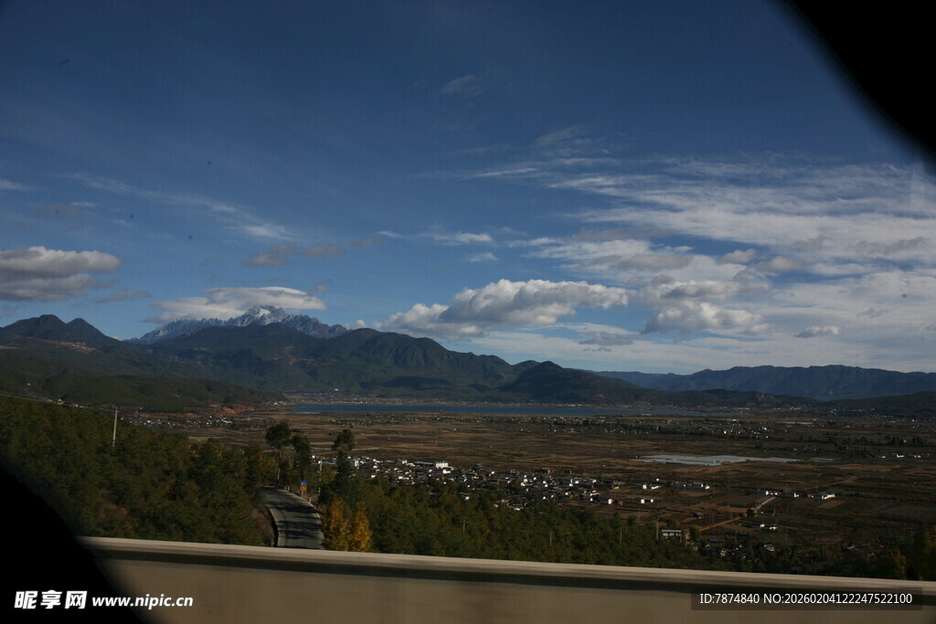 车窗外的山川风景